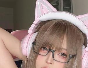 不穿内衣不能说话？Sayo Momo的星野爱原图合集感叹人生！